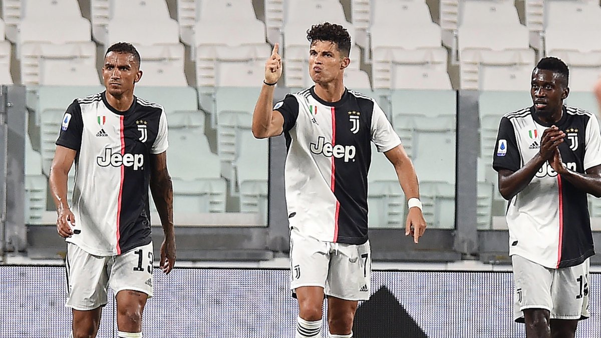 Cristiano Ronaldo (c) con 28 goles, está a un solo tanto del máximo artillero de la Serie A, Ciro Immobile, y a seis del Bota de Oro, el polaco Robert Lewandowski, del Bayern Múnich.