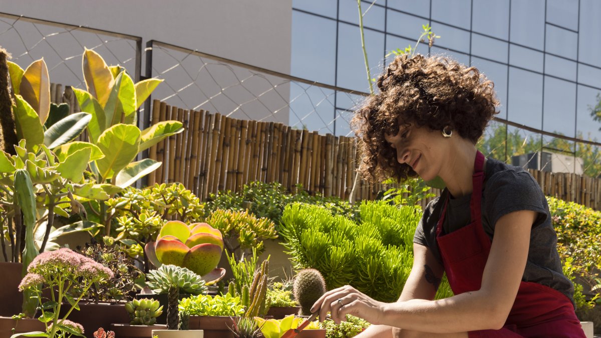 La jardinería es una actividad perfecta para personas de todas las edades.