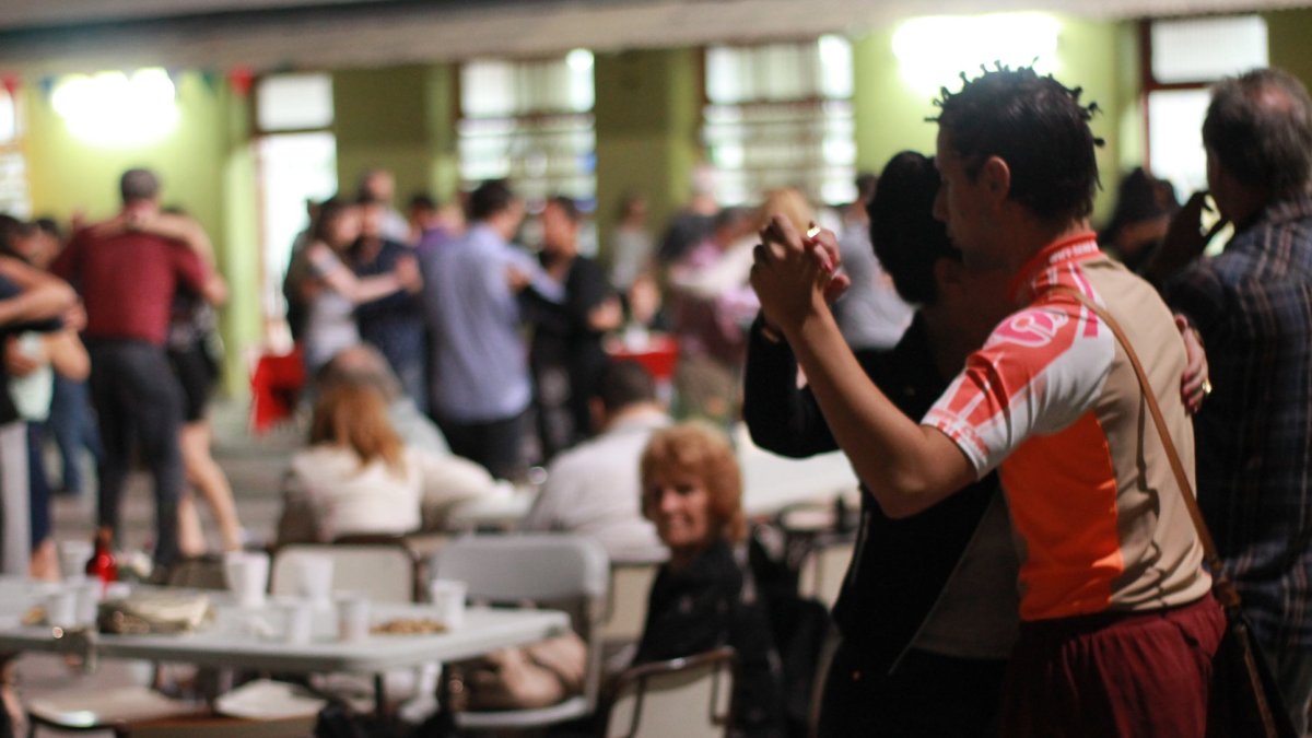 BUENOS AIRES. Es un centro educativo privado, pero desde su fundación en 1991 por la pareja de bailarines Gloria y Rodolfo Dinzel, es conocido como 'Universidad del Tango'.