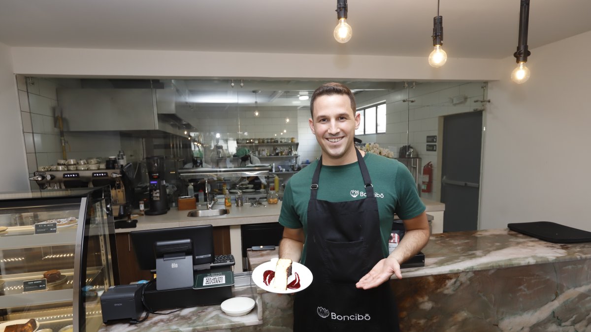 Durante el tiempo que vivió en España, Iván trabajó también como cocinero y camarero.