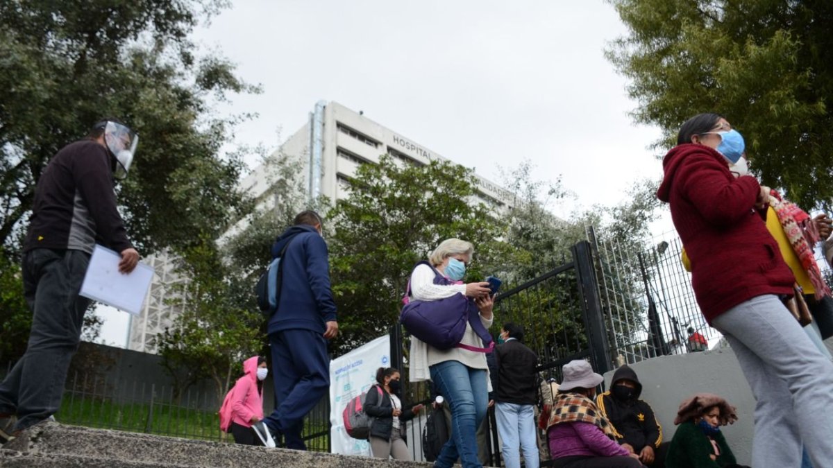 Un estudio señala que el 80 % de infectados y fallecidos están en 27 de las 64 parroquias de Quito. Cincuenta barrios son los más afectados.