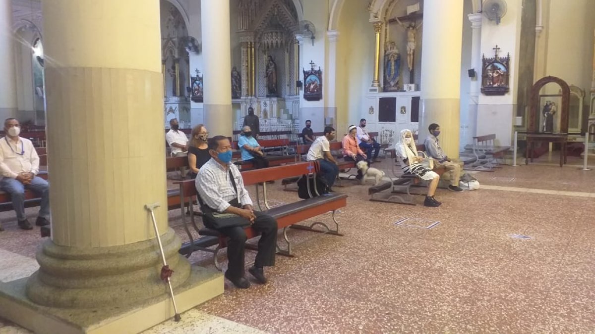 La ceremonia se desarrolló la mañana de este 14 de julio, luego de que el COE cantonal aprobara la realización de las misas con un aforo del 30 %.