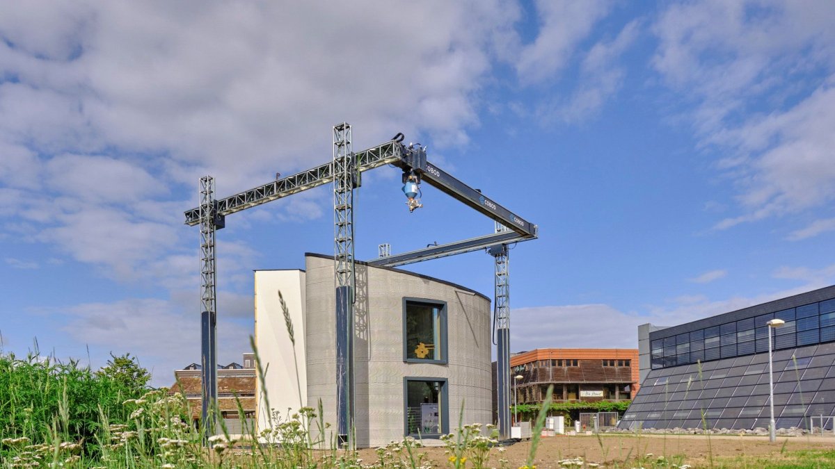 WESTERLOO. Bélgica se ha convertido en el primer país en Europa en construir una casa de varias alturas impresa en 3D sobre la ubicación final de la vivienda.