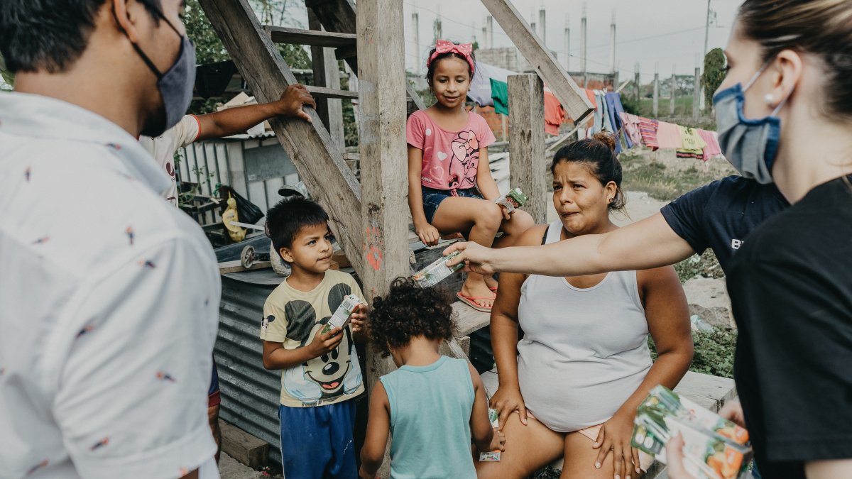 En el contexto de la emergencia sanitaria, han nacido un número de iniciativas benéficas en Ecuador.