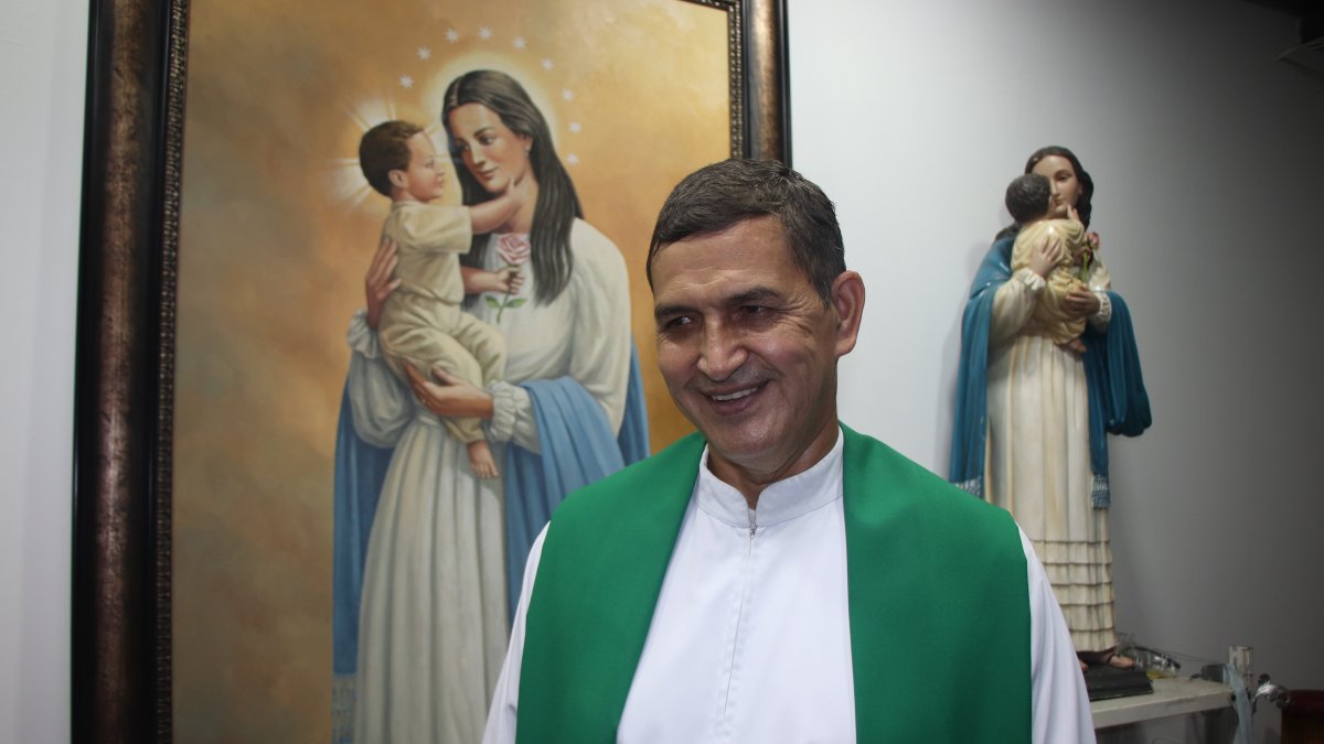 El padre Yair Rodríguez hará un sobrevuelo con la imagen de la Virgen de Guayaquil y dará la bendición desde el aire.