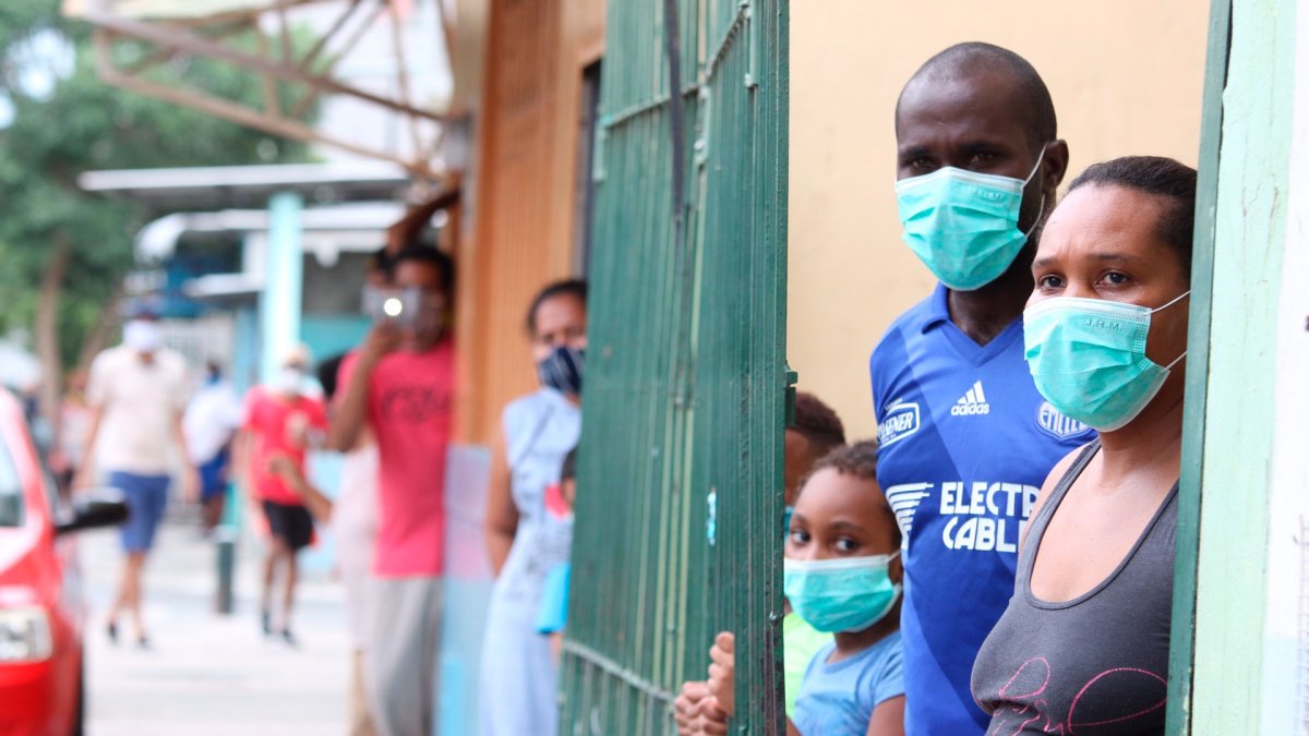 En la lista por provincias, Guayas sigue a la cabeza con 16.682 casos confirmados.