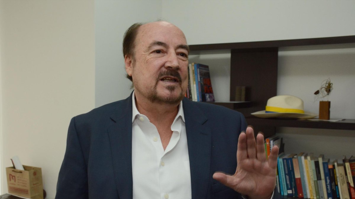 Gustavo Larrea es el segundo candidato presidencial que hace público su contagio con el nuevo virus.