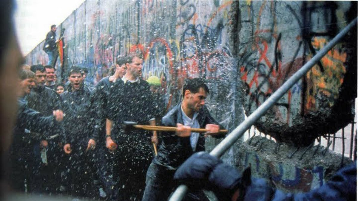 En la antigua y extinta Alemania Oriental se originó la destrucción del famoso muro