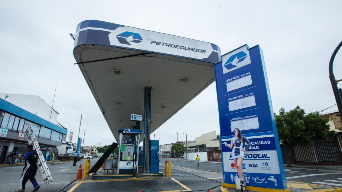 Gasolineras del país comenzarán a cobrar los nuevos precios desde mañana.