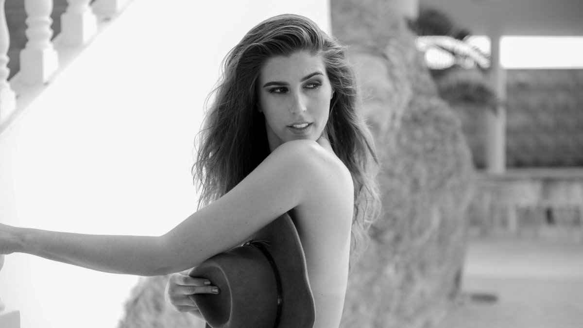 Busca abrir su propio espacio, más allá de la fama de su madre, Bárbara Cayo.