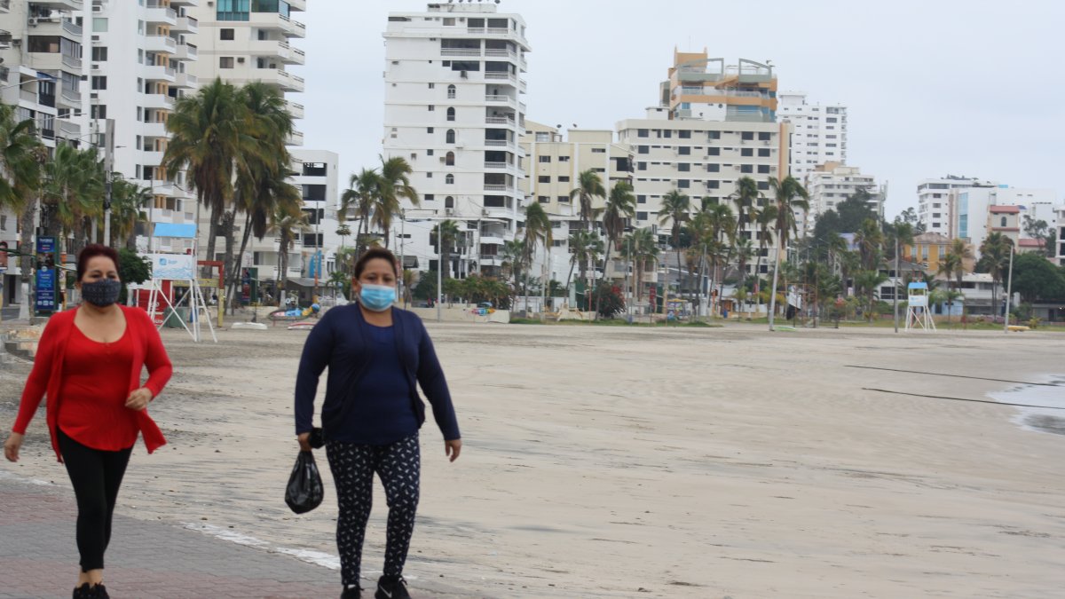 Ecuador reaperturará al público 60 de sus playas.
