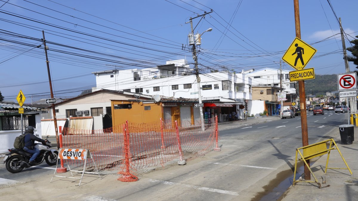 Obra. Hasta el martes de esta semana todavía no se cerraba el hueco que fue necesario abrir, para arreglar la tubería que se reventó el último sábado.