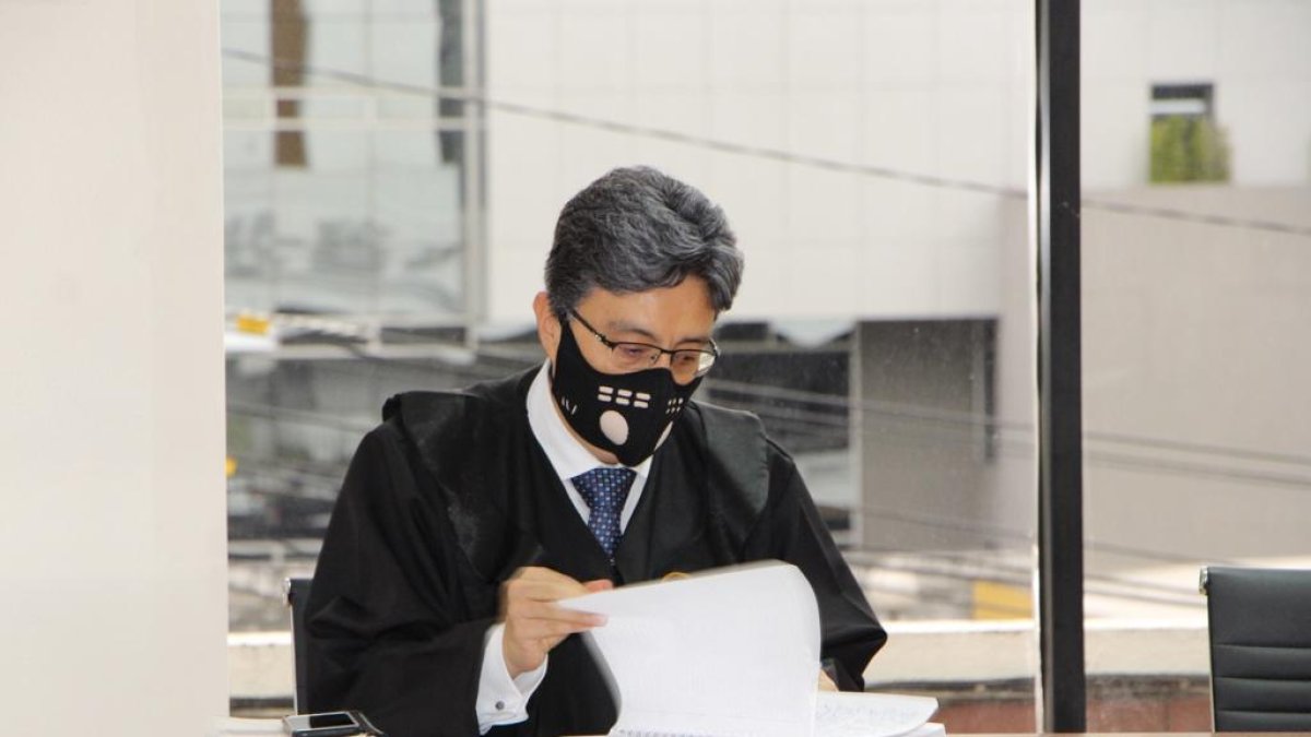 el juez marco Rodríguez dirigió este viernes la audiencia de vinculación del asambleísta Eliseo Azuero al caso de su colega Daniel Mendoza