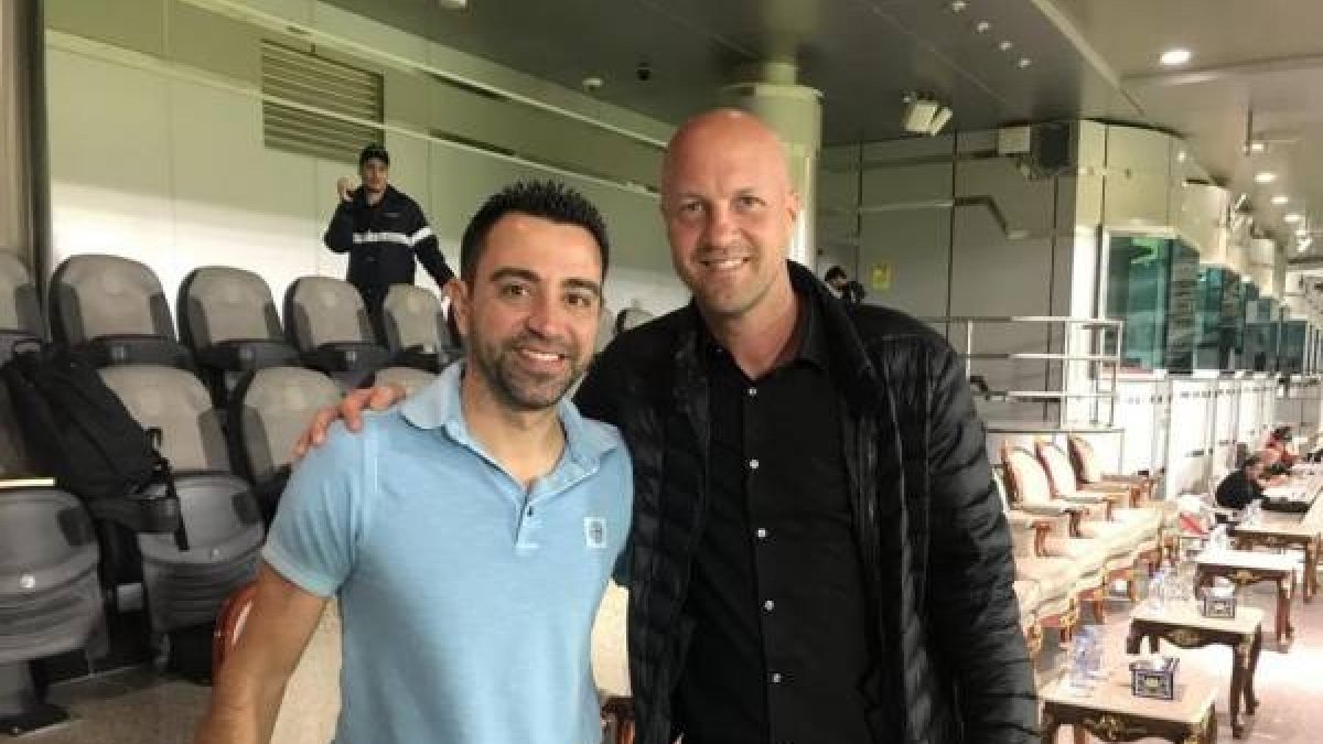 Jordi Cruyff estaría en el banquillo del Barca hasta que Xavi sea fichado por los catalanes.