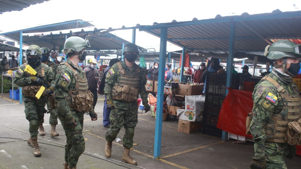 Miembros de Fuerzas Armadas iniciaron los controles permanentes para frenar el avance de contagios por coronavirus.
