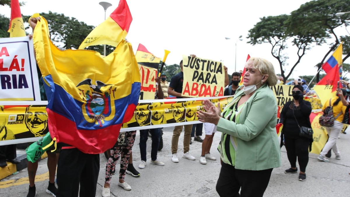 Muestras de apoyo para el expresidente Abdalá Bucaram