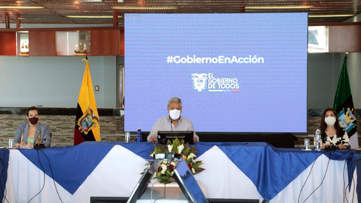 El presidente Moreno durante su último gabinete realizado en Santa Elena.