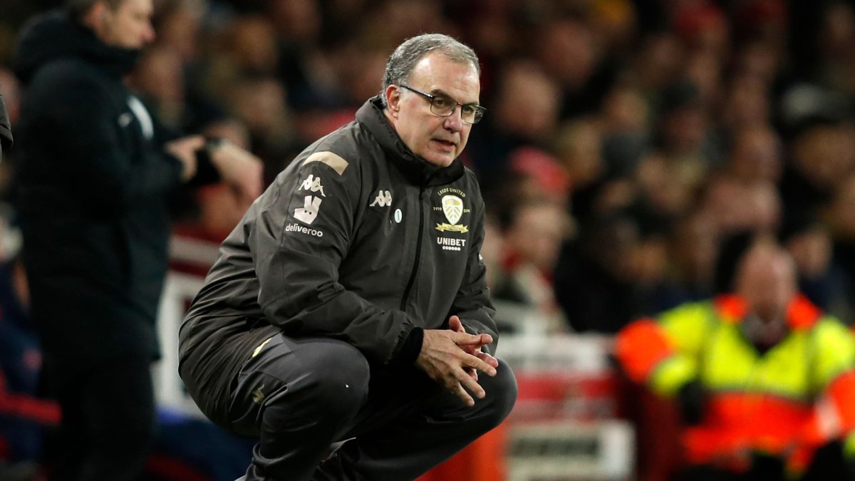 El último equipo que dirigió Bielsa fue el Leeds United de Inglaterra, tras su salida en febrero de 2022.