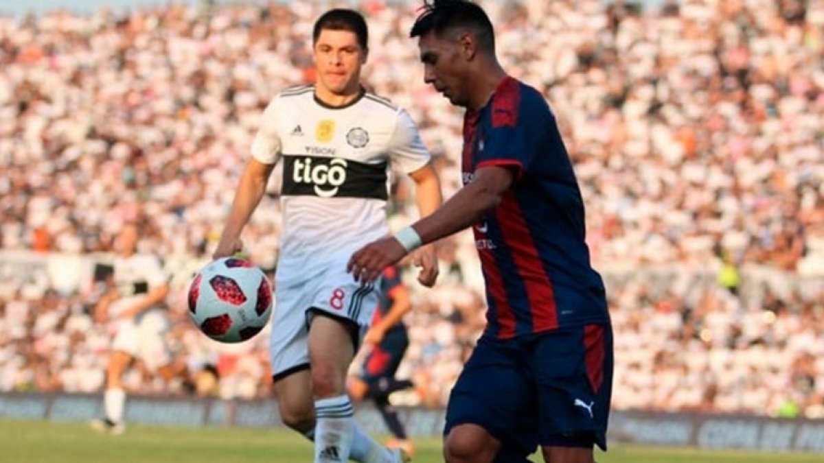 El 7 de marzo salió el primer caso positivo en un futbolista en paraguay y el torneo se suspendió.