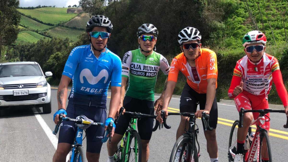 Cepeda (d) destacó la preparación cumplida desde mayo en Ecuador junto a Richard Carapaz, Jonathan Narváez, su primo Jefferson Cepeda y otros ciclistas.