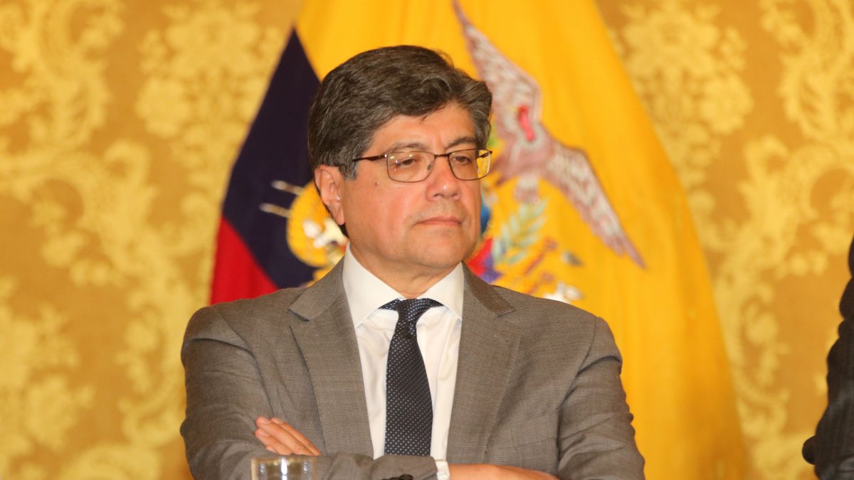 El excanciller Valencia durante una rueda de prensa antes de la llegada de la pandemia.