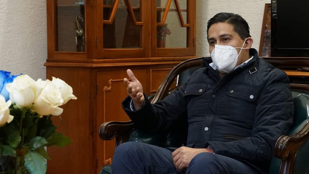 El alcalde de Mejía, Roberto Hidalgo, anunció la decisión tomada por el COE Cantonal