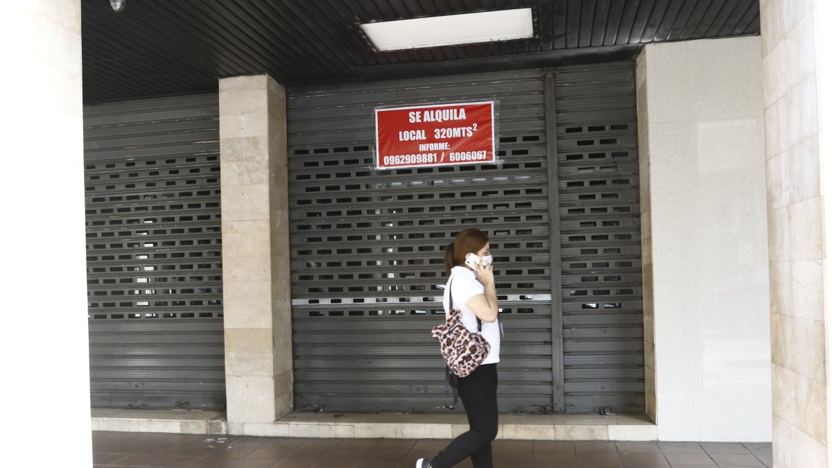 Diariamente cierran negocios en el país, lo que aumenta el número de desempleados