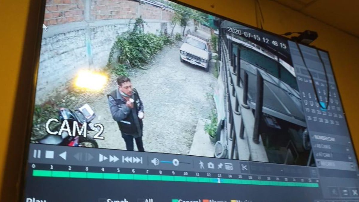 Varios usuarios advierten que esta fotografía en realidad corresponde a trabajadores que ofrecen capacitaciones particulares y no a sospechosos. Sin embargo, fue la que se viralizó, junto con otras.