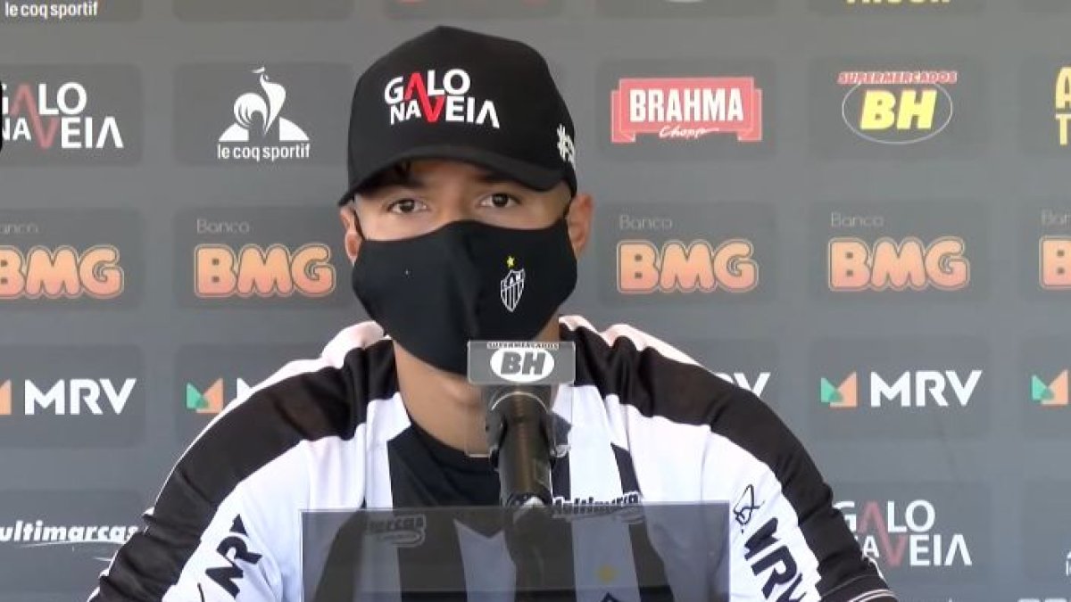 Alan Franco, volante del Atlético Mineiro, durante su primera rueda de prensa con el Galo.