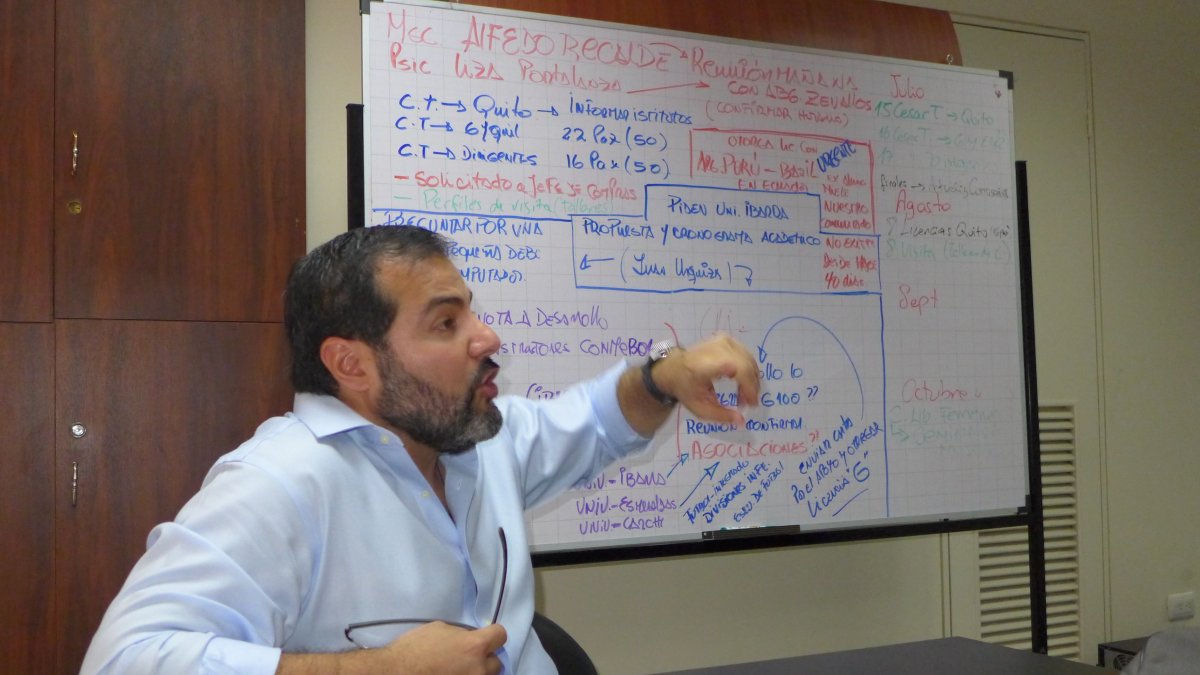 Carlos Manzur está muy molesto con la forma de actuar de Antonio Cordón y Jordi Cruyff.