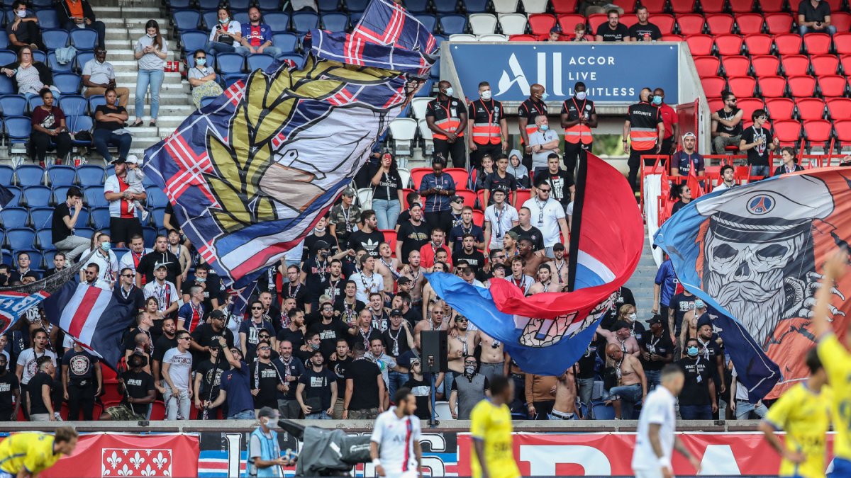 El partido de exhibición entre el PSG y el Waaland-Beveren de Bélgica demostró que los hinchas no están aptos aún para acudir a los estadios.