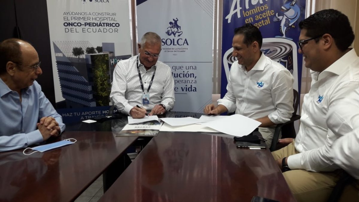 Momentos de la firma del convenio, este 22 de julio de 2020.