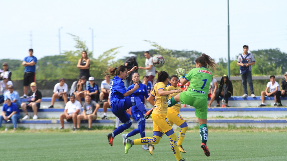 La Superliga Femenina se iniciaría el 12 de septiembre.