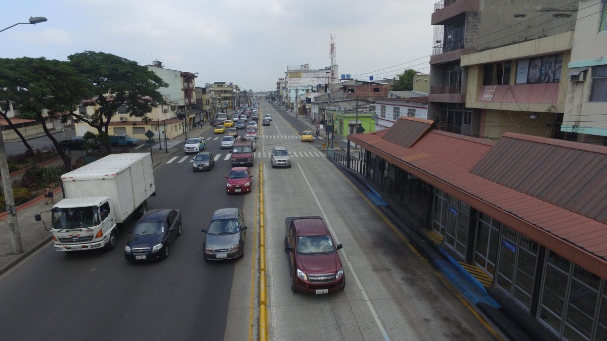 La sanción por invadir es del 25 % de un salario básico unificado por primera vez, si es reincidente es el 50 %.