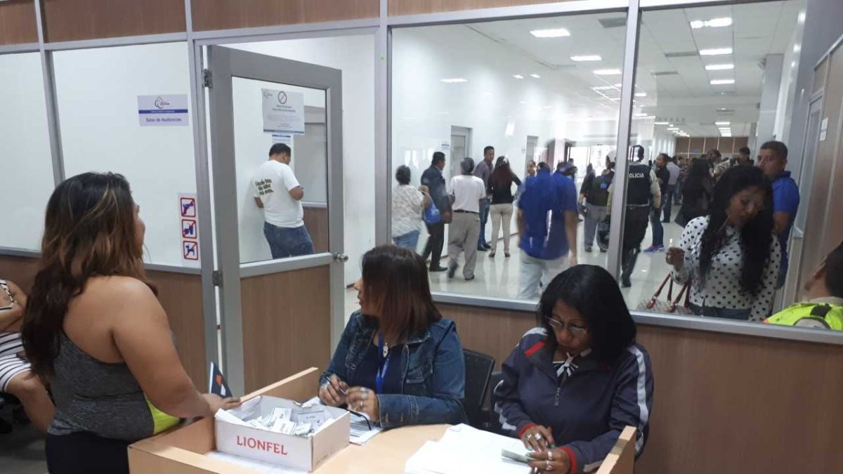 Los funcionarios públicos deben hacer el trámite en la página web de la Contraloría