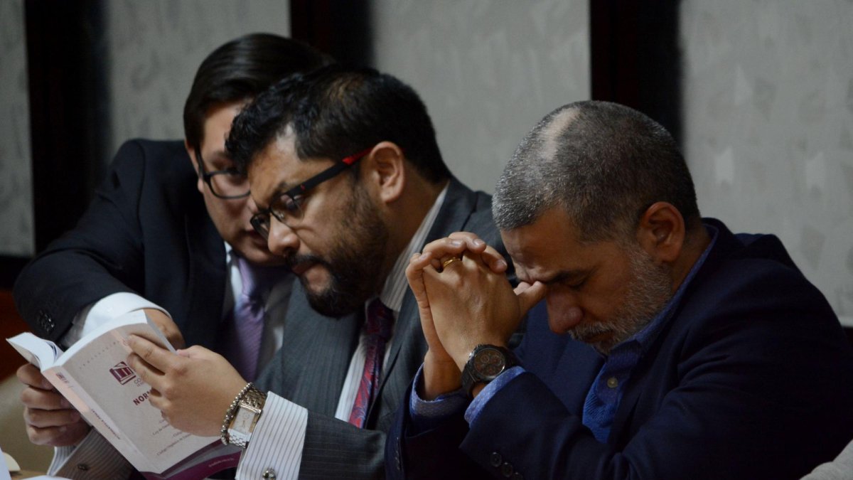 Diligencia. Fernando Alvarado durante la formulación de cargos por posible peculado del que fue absuelto.