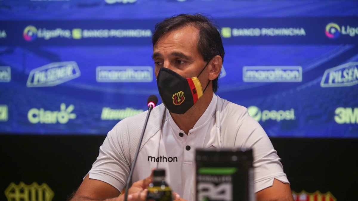 Fabián Bustos, entrenador de Barcelona, mostró su beneplácito por la vuelta al campo de su conjunto.