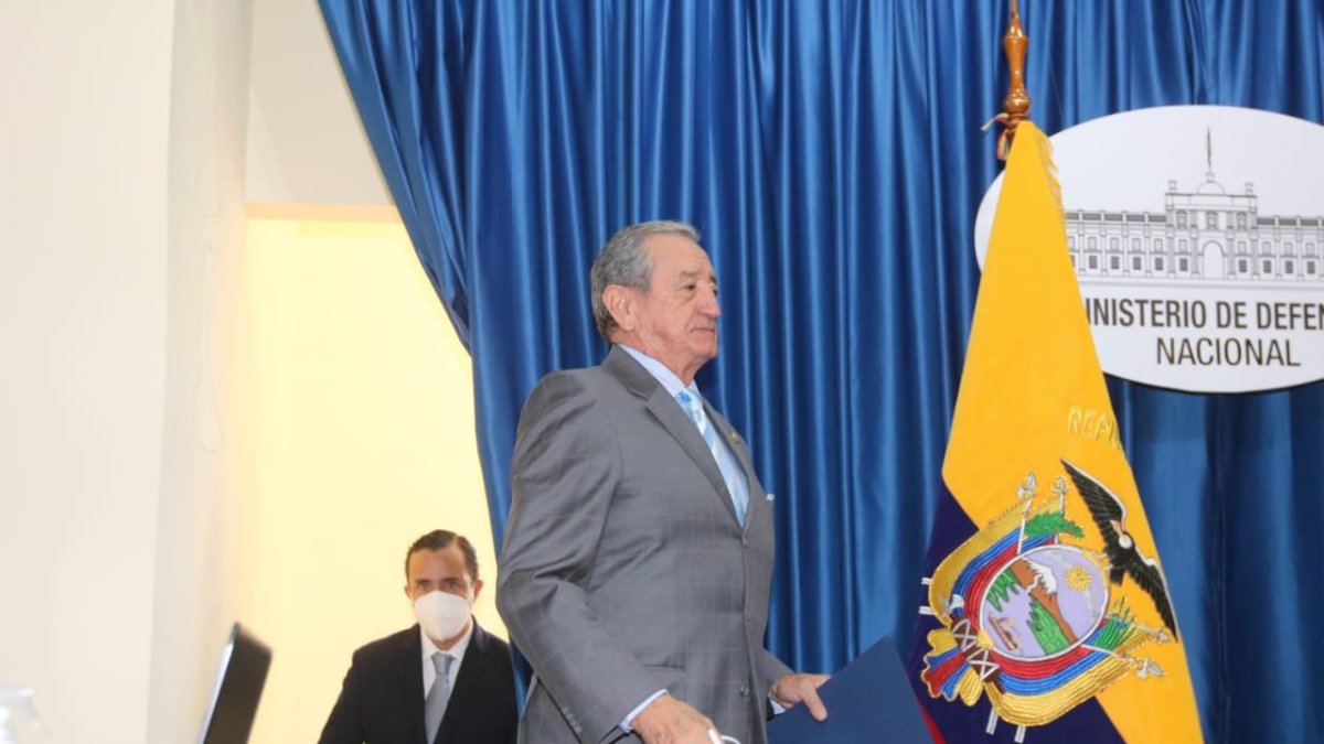 El ministro de Defensa Oswaldo Jarrín señaló que la Armada está vigilando todo los movimientos que hace la flota china.