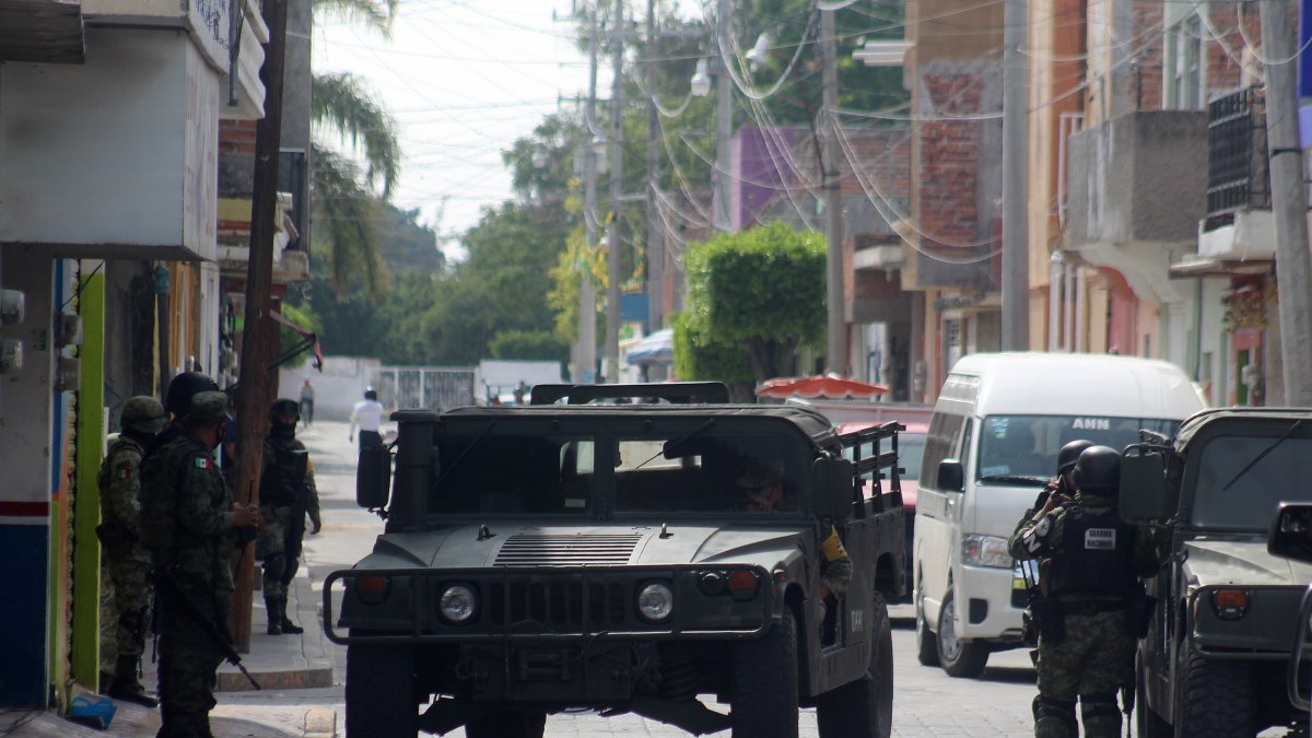 Agentes de la Guardia Nacional patrullan las calles de Celaya, en el estado de Guanajuato