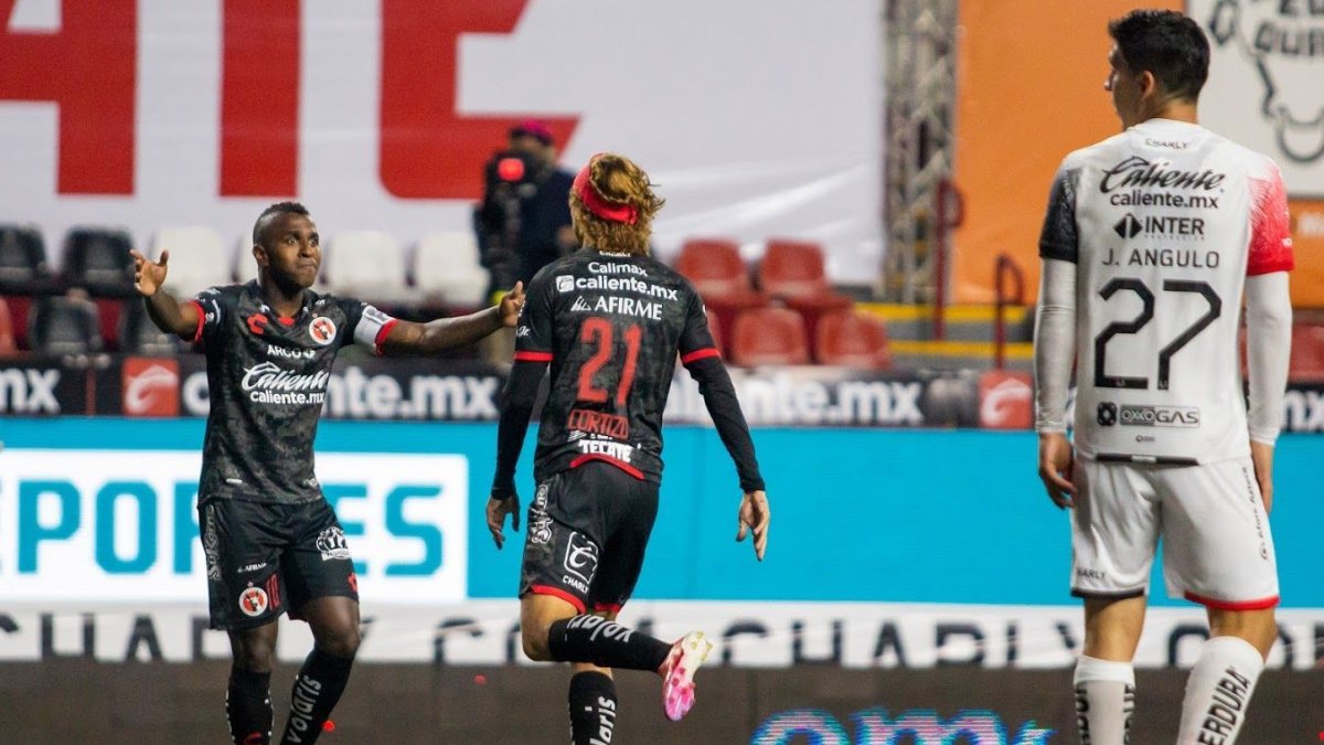 Miler Bolaños festeja uno de los tantos de Tijuana en la victorias ante el Atlas en la Liga MX.