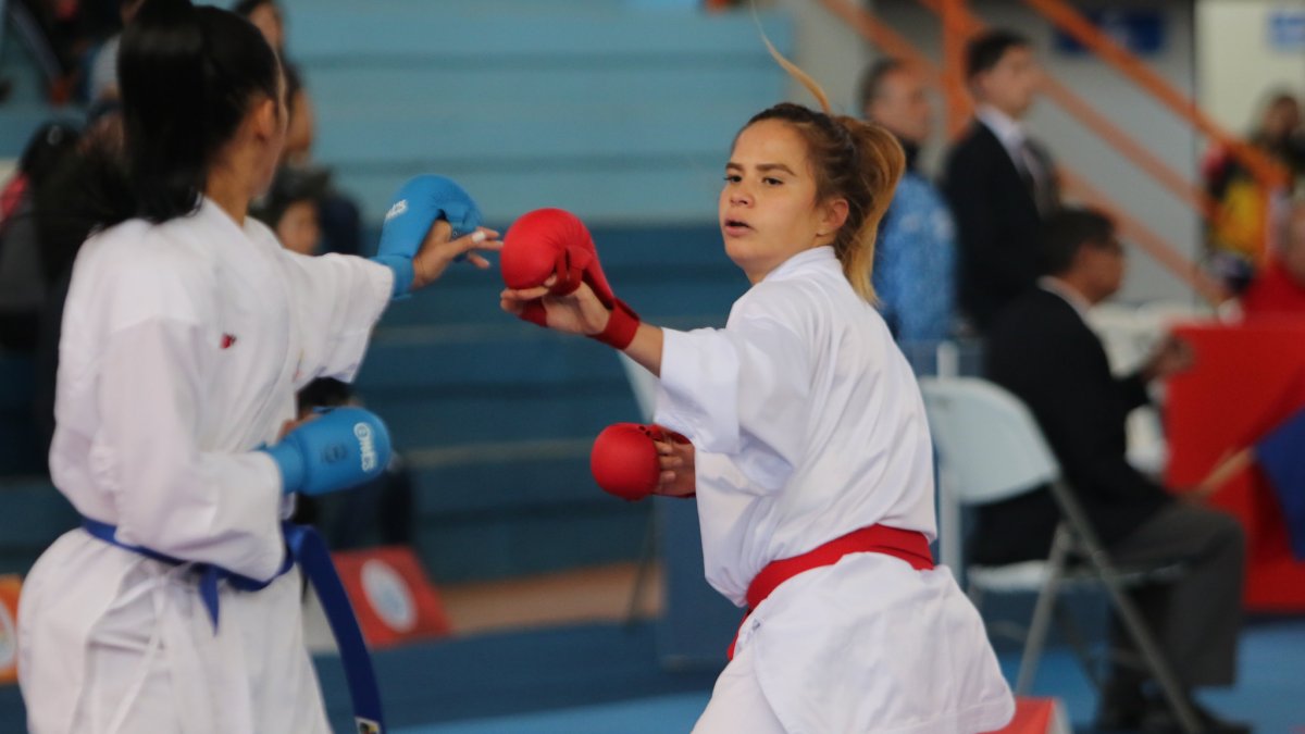 Valeria Echever (d), karateca tricolor, tiene como objetivo clasificar a los próximos Juegos Olímpicos.