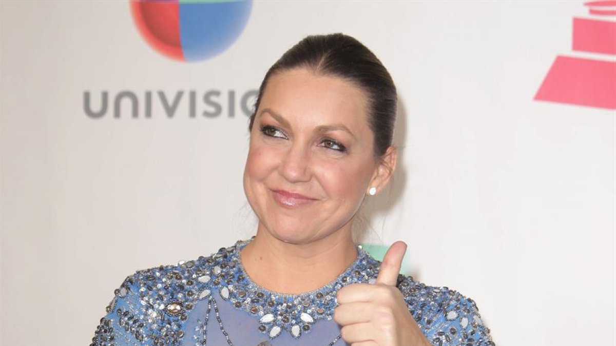 Nina Pastori posa con su Grammy a Mejor Álbum Flamenco en 2016.