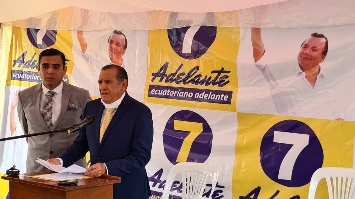 Wilson Sánchez, director del partido Adelante Ecuatoriano Adelante, realizó el auncio en rueda de prensa desde Industrial Molinera en Guayaquil.