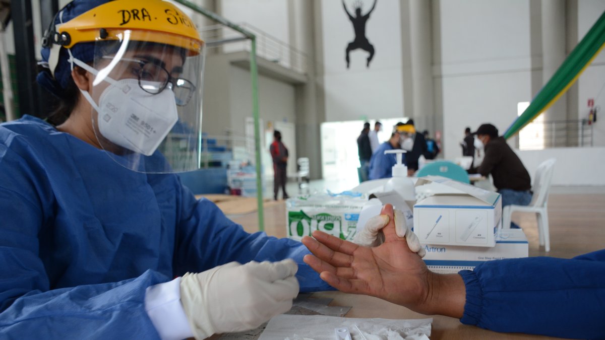 En Quito se han instalado centros de triaje para atención a personas con síntomas de COVID-19.