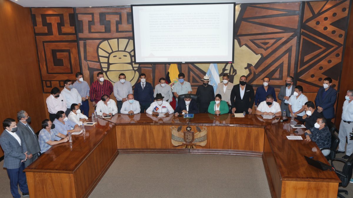 El pasado 27 de julio, los alcaldes y representantes de 51 municipios del país se reunieron en Guayaquil.