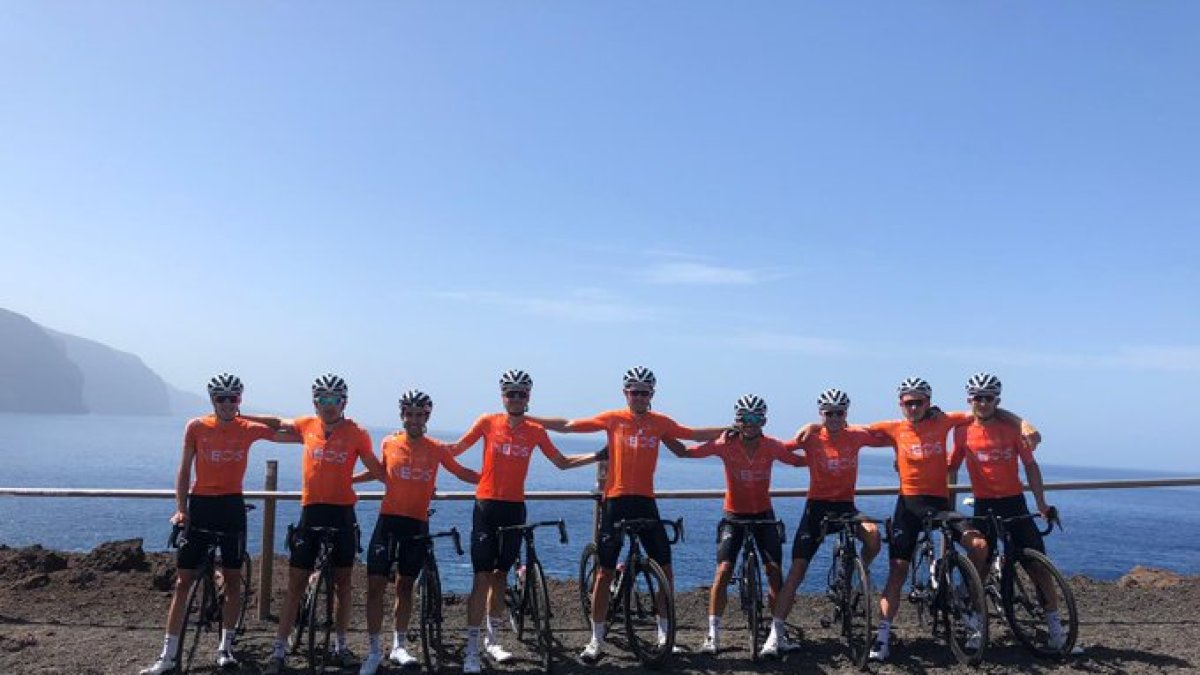 Postal. El fin de semana el equipo completo de Ineos se tomó la foto previo a la prueba tras un entrenamiento en Tenerife, España.