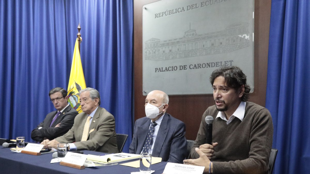 Norman Wray, titular del Consejo de Gobierno de Galápagos, dijo que son un millón de kilómetros cuadrados los que se debe proteger en el archipiélago.