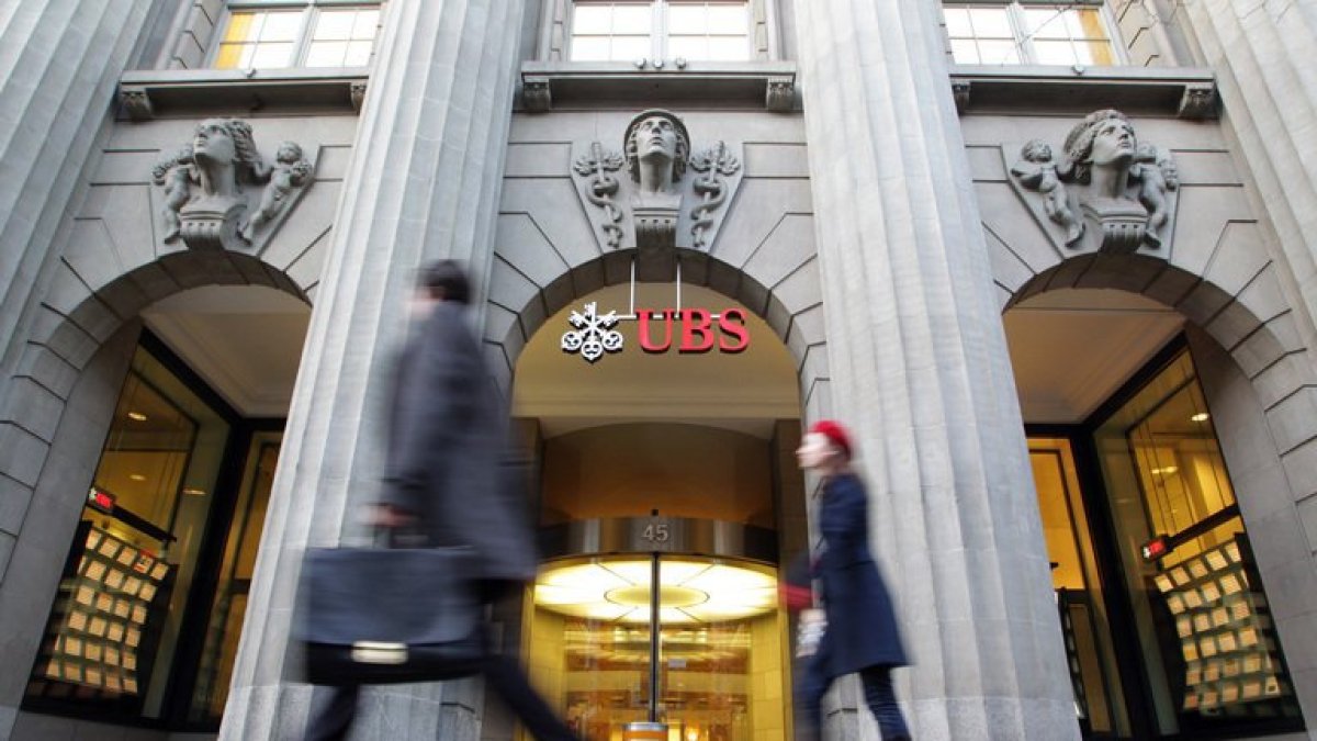Una de las firmas que asesora a uno de los grupos minoritarios es UBS.