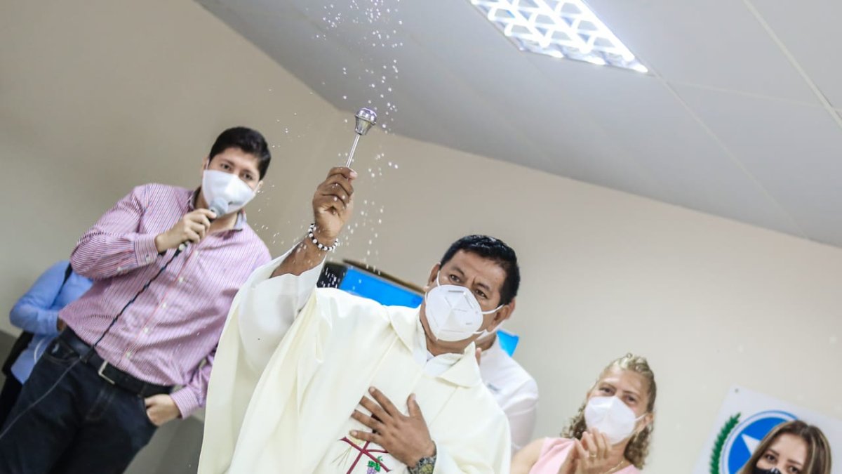 Inauguración. La obra fue estrenada este 30 de julio. Un sacerdote bendijo el lugar, al que acudieron las autoridades de la ciudad.
