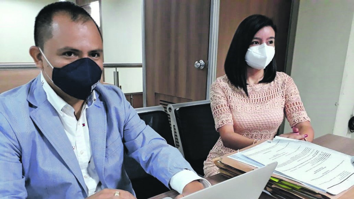 Diligencia. El fiscal César Suárez convocó para este jueves al expresidente Bucaram y su hijo para que rindan una versión voluntaria.